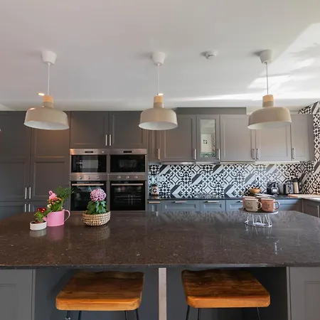 7min To Uni Se-velha - Ac - Work Desk - 300mbs Wifi - 9 Гостевой дом 4*