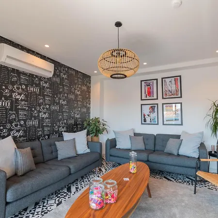 7min To Uni Se-velha - Ac - Work Desk - 300mbs Wifi - 9 4* Коимбра